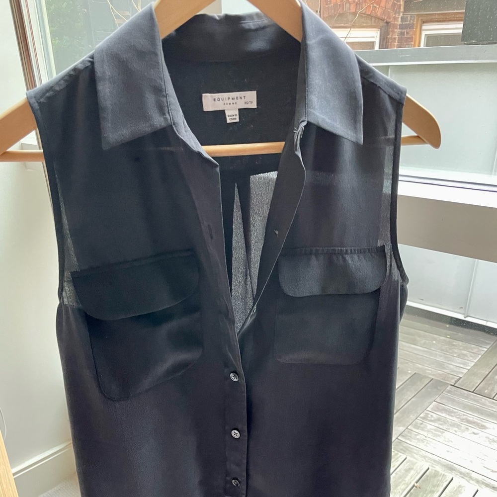 Equipment Sleeveless Slim Signature Silk Shirt